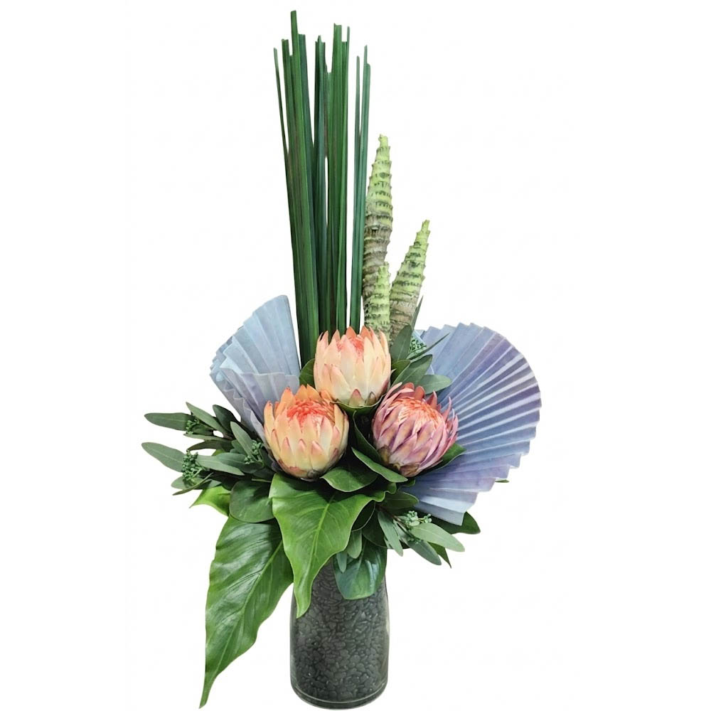PROTEA_WITH_GLASS_VASE